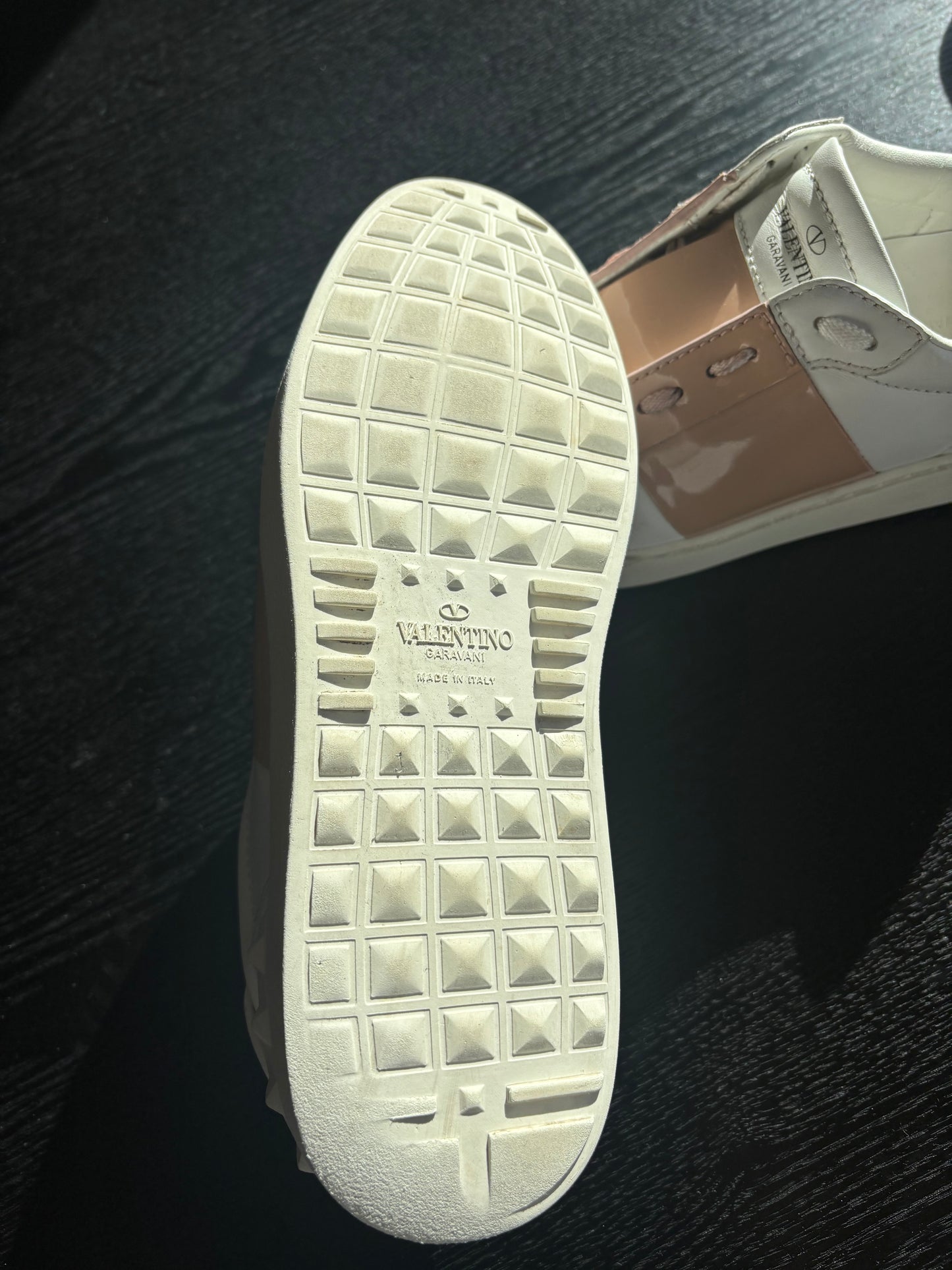 Valentino Garavani Open skor